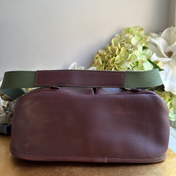 RARE! Vintage Orvis Company Canvas and Leather Messenger Bag - Picture 7 of 16